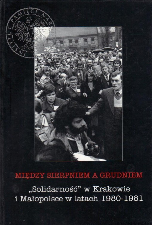 Między sierpniem a grudniem. PRACA ZBIOROWA