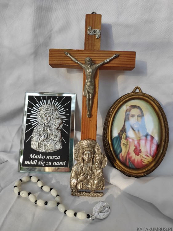 ZESTAW ŚWIETYCH FIGUREK.