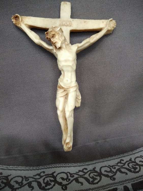 Krzyż rzeźbiony 18,60cm x 11.70cm